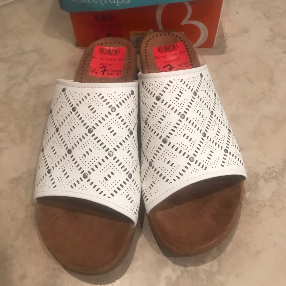 Bare traps FkY6 Jaylyn Sandals/Slides NIB Sz. 7!